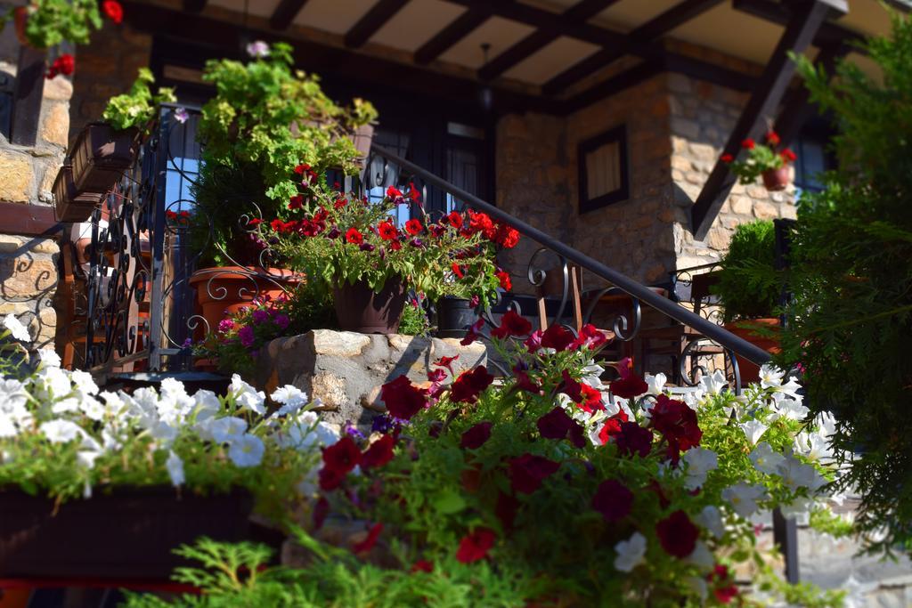 Theatre Hotel 2*